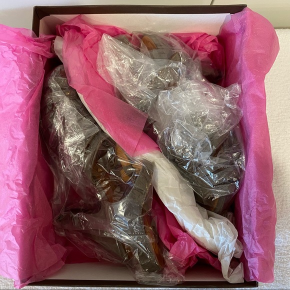 Chie Mihara strappy platform sandals in taupe. Sz 38. - Picture 8 of 9